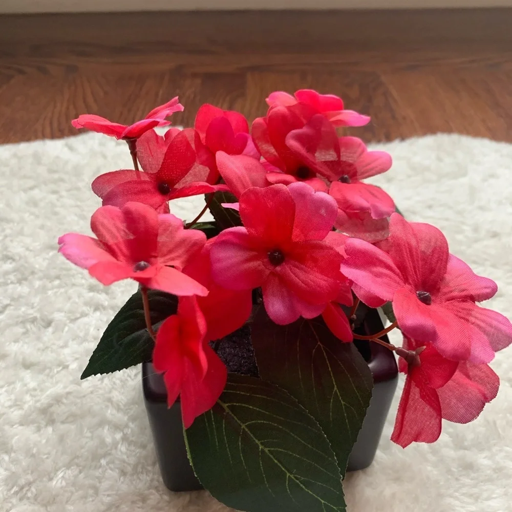 Bright Pink Mini Faux Floral Summer Spring Plant in Black Vase NEW
